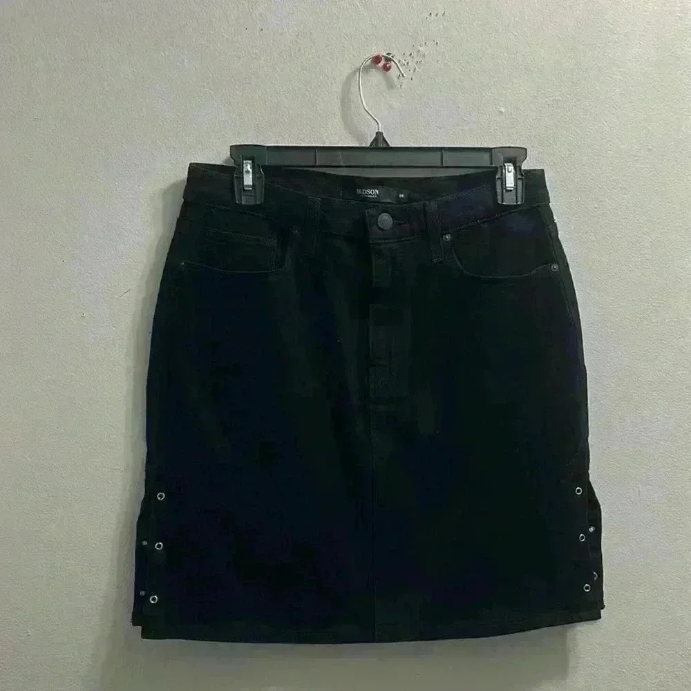HUDSON LOS ANGELES BLACK JEANS SKIRT IN SIZE 28